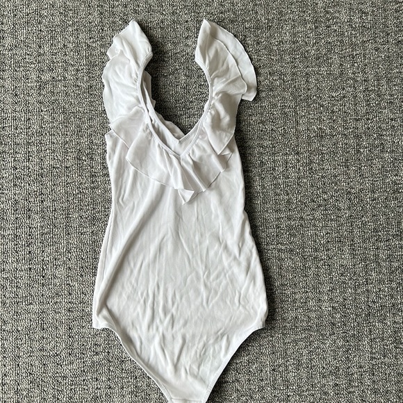 Aritzia sz. M stretchy v neck bodysuit - Picture 4 of 4